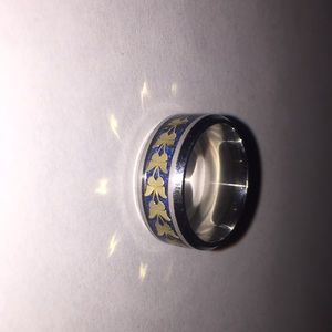 A women’s ring with detailing